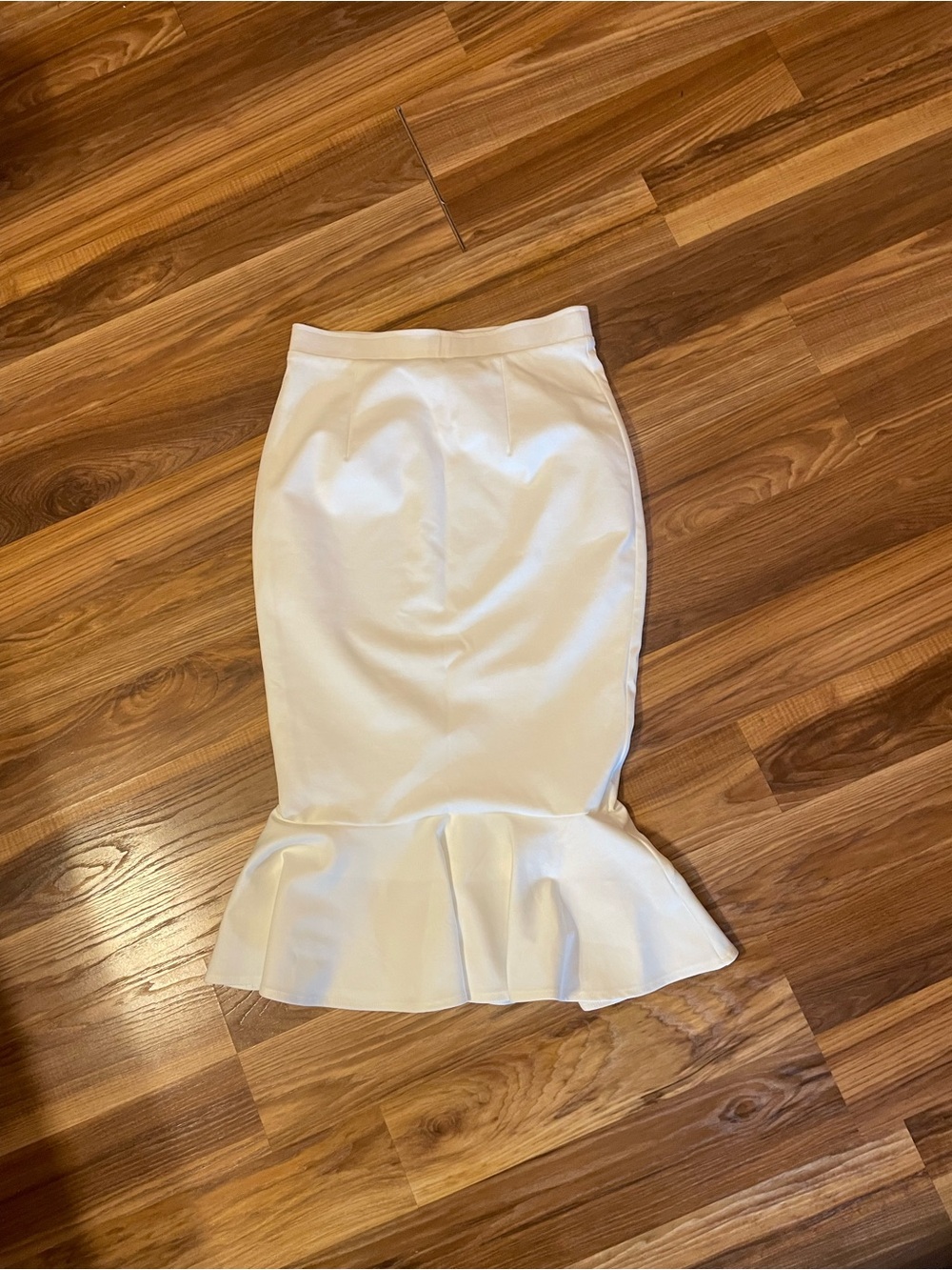 Women’s White Pencil Mermaid Hem Skirt